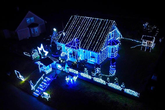 Vánoční dům Vrbno z dronu - pohled pravá strana